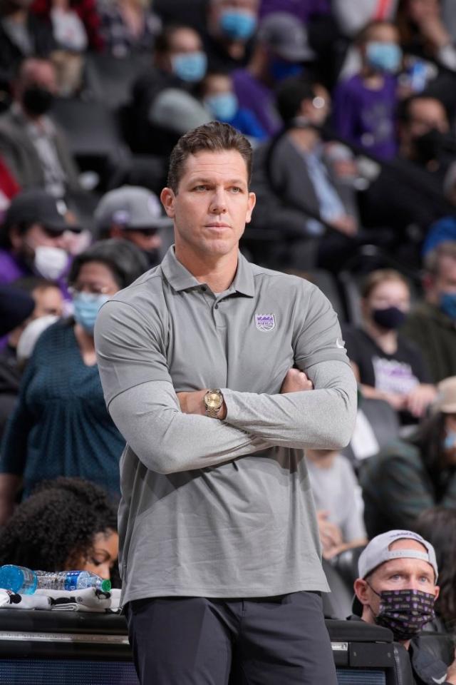 华体会下载-小沃顿终于下课！国王成新赛季首支换帅球队